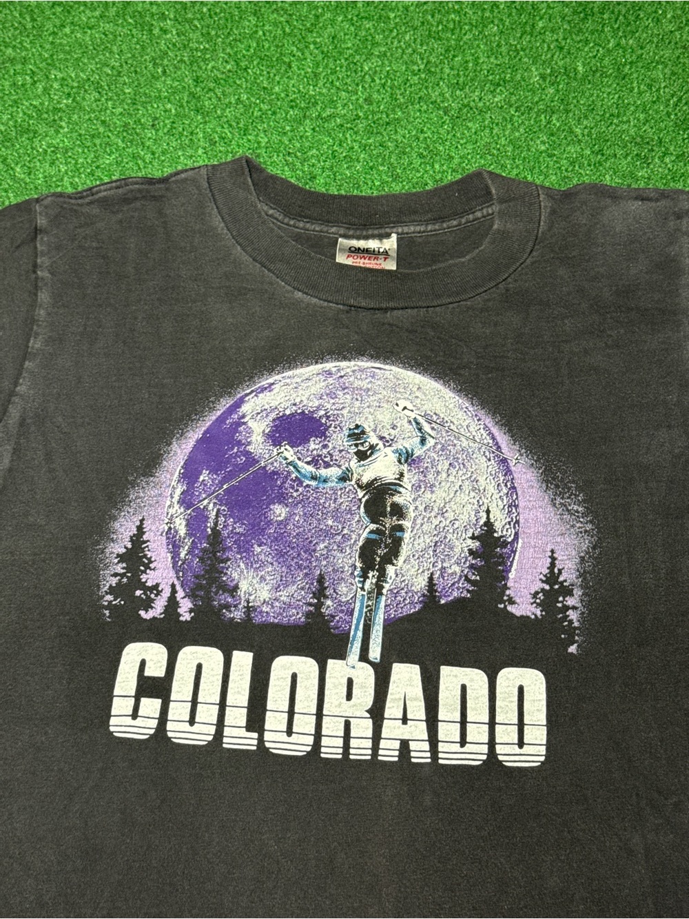 Vintage 90s Colorado Skiing T-shirt, Moon Aspen Vail Christmas Ski Faded (Large)